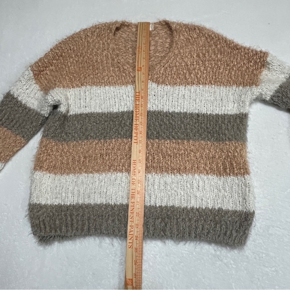 Altar'd State Women Sweater Cream Gray Striped Color Block Pullover Eyelash XS/S - Picture 7 of 9